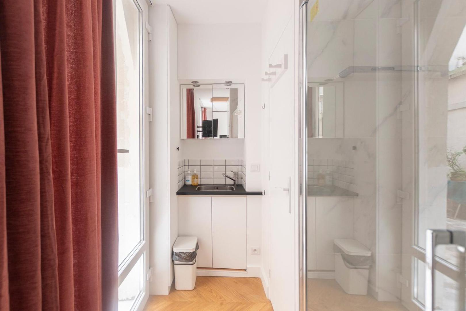 Super Central Mini Studio - 2 Pax, Murphy Bed Paris Luaran gambar