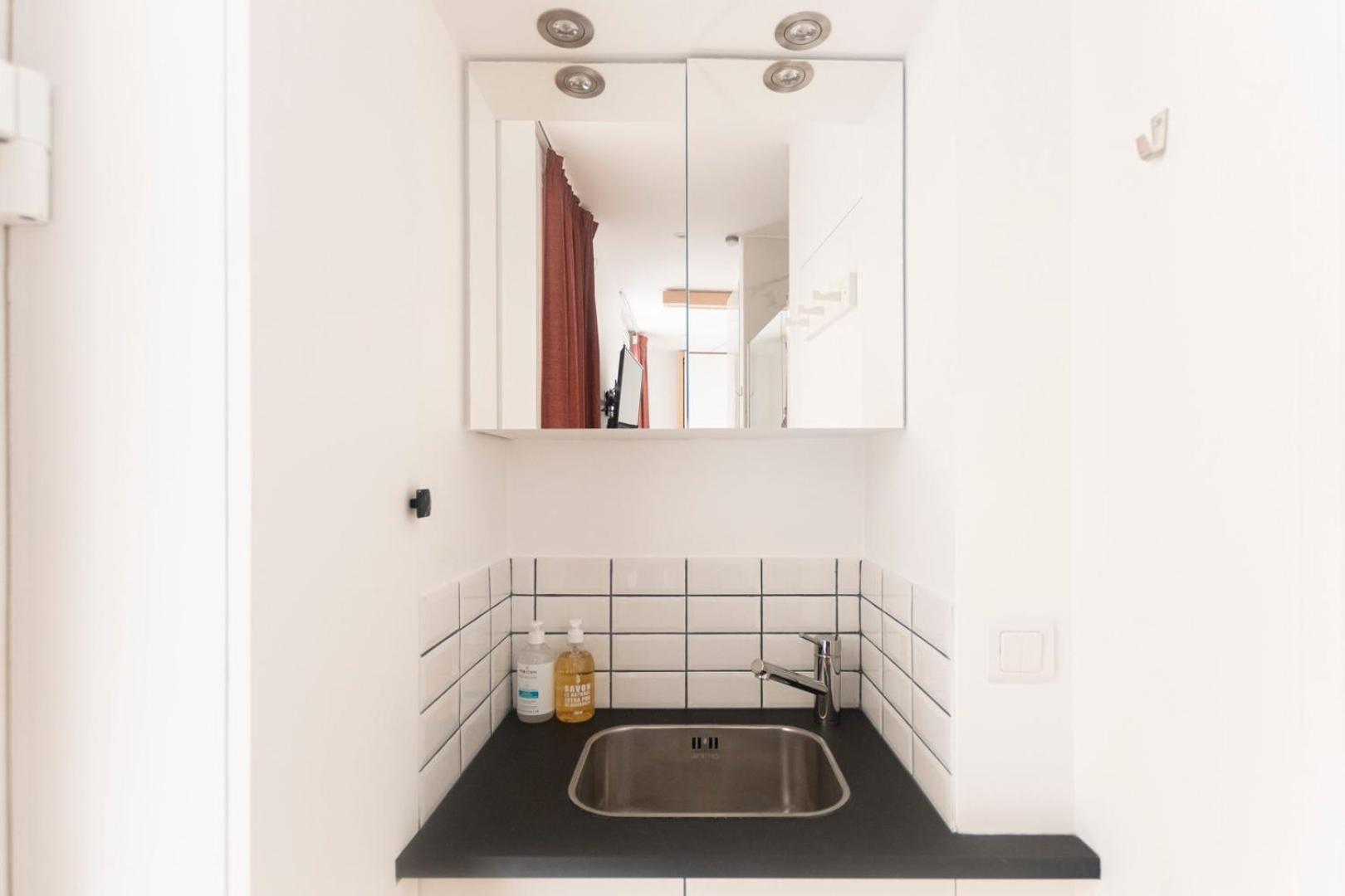 Super Central Mini Studio - 2 Pax, Murphy Bed Paris Luaran gambar